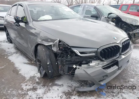 2021 BMW 540I xDrive z USA, uszkodzony, nr VIN WBA73BJ03MWX13992